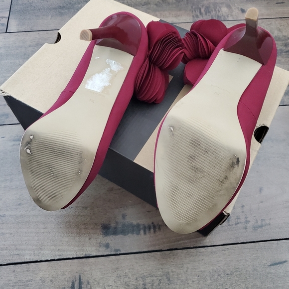 Cranberry floral detail pumps - Picture 3 of 3